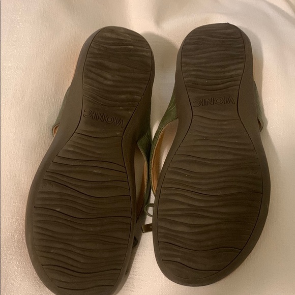 Vionic Bella Green Sandals - Picture 3 of 10